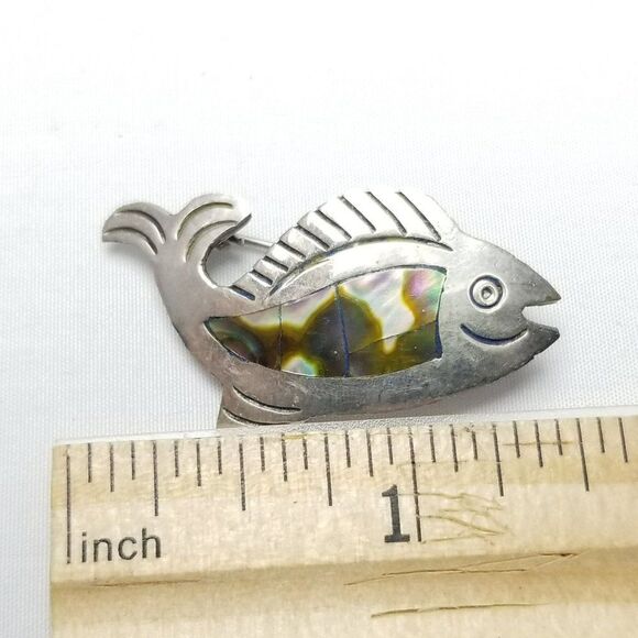 Vintage Fish Shape Brooch with Inlaid Mother of Pearl, Silver Tone Signed Mexico - Picture 5 of 5